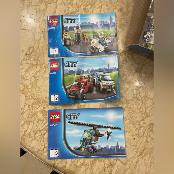 LEGO CITY SET 60047 POLICE STATION  Ages 6-12 - Picture 8 of 12